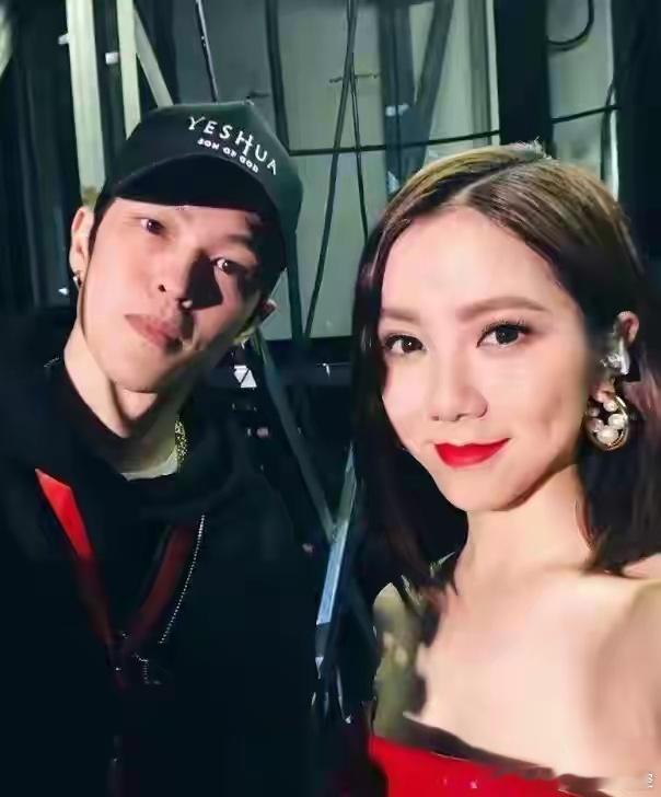 我开始有点理解Mark了邓紫棋这么完美的女人，谁会不喜欢啊？不仅是因为歌唱的好听