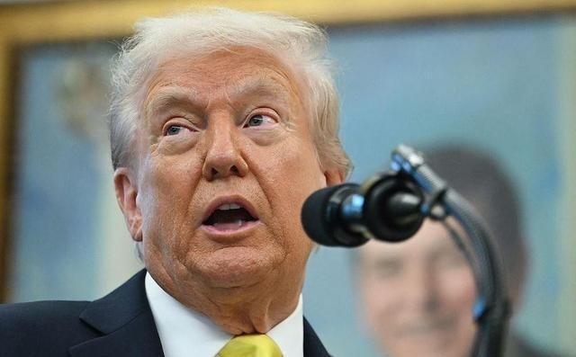 现在终于明白了，为什么特朗普与中国的贸易战突然熄火了，原来不是美国政府认输了，而