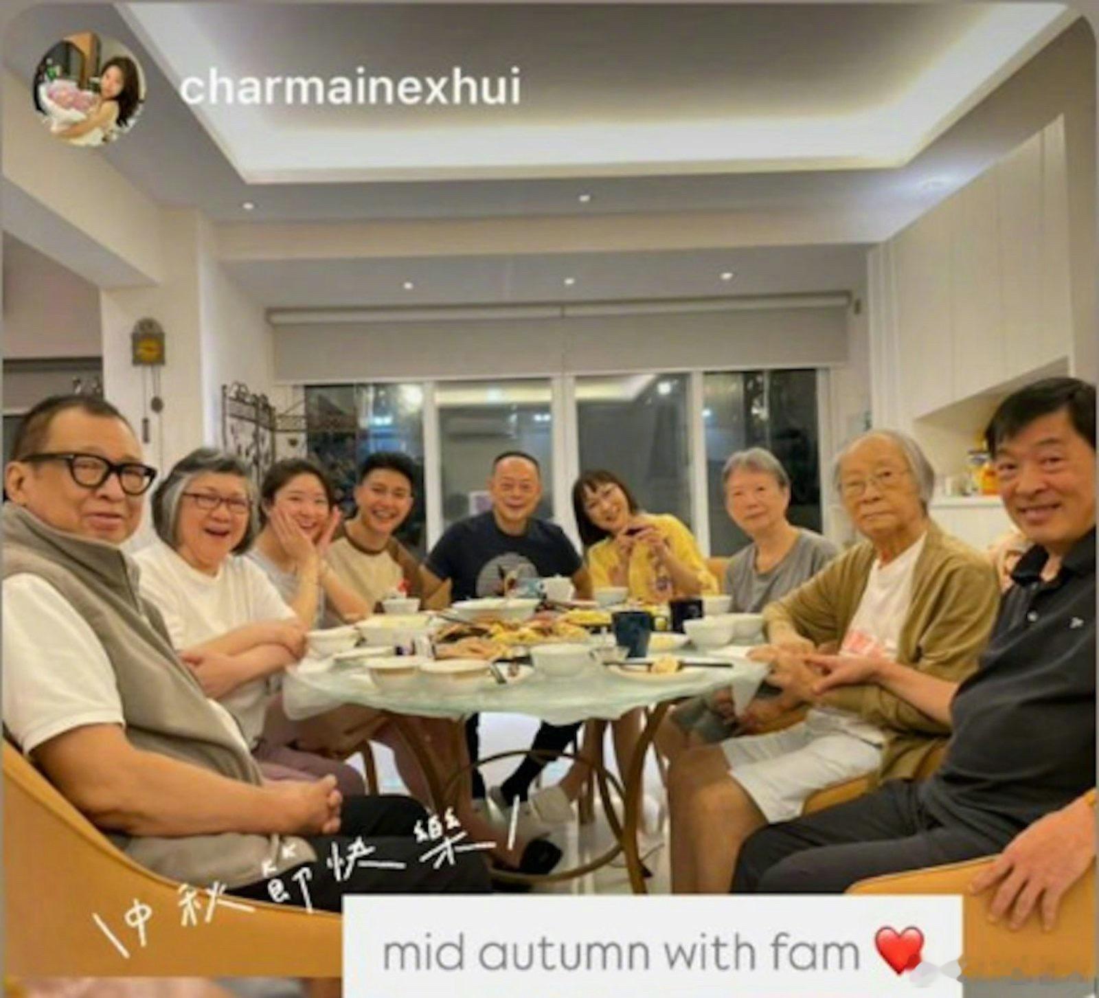 许绍雄最后一次公开露面是中秋节和朋友们聚餐,九月还被拍到跟女婿一起买菜,最后一条