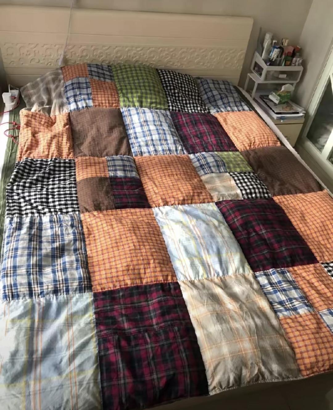 昨天上午婆婆送来了自己缝的棉被，我一看花色太土了直接说不要。婆婆坚持说棉花好还保