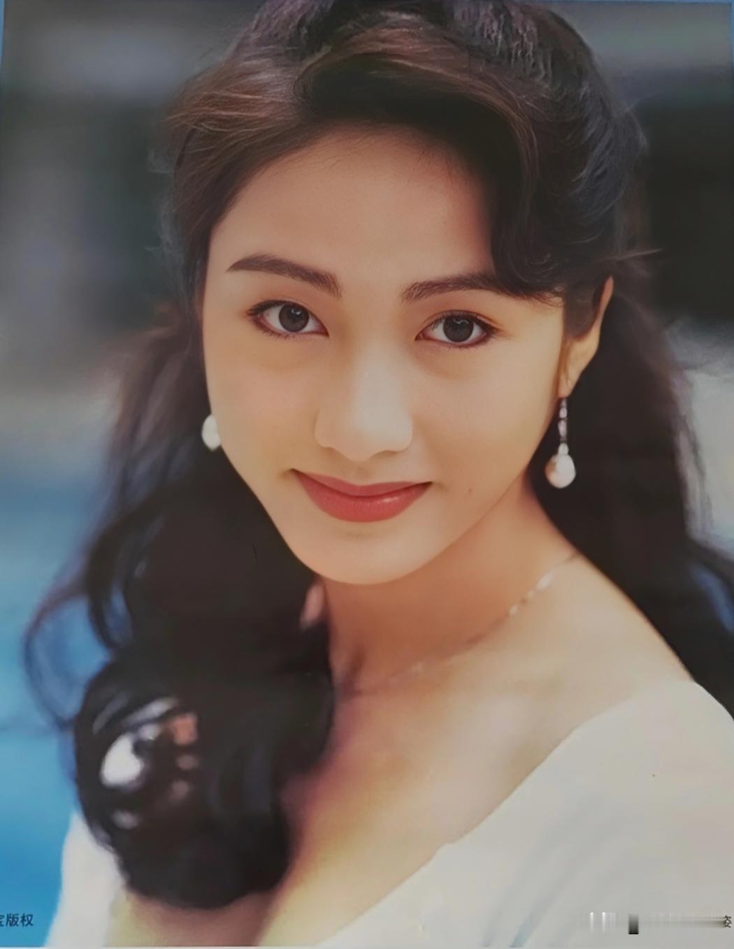 94年黎姿、李嘉欣、王祖贤、梁雁翎、王菲、陈法蓉为“丽花丝宝”拍摄的广告挂历