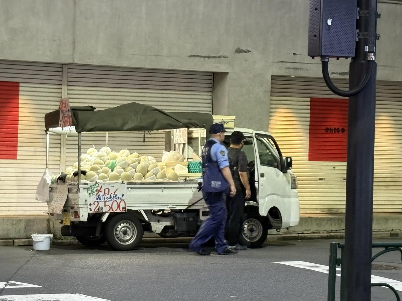 日本福冈的农民佐佐木浩喜，家里世代种梨为生，去年被偷了6000个梨，今年又被偷5