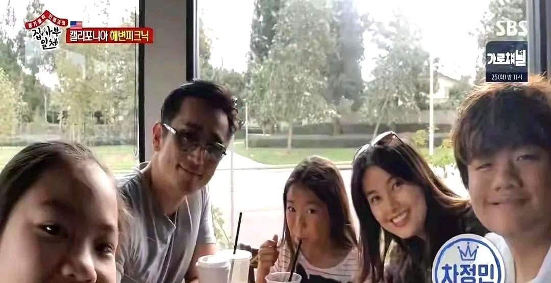 申爱罗的婚姻也是很轻松的，1994年结婚后不久，就在家里当家庭主妇了，一直都是车