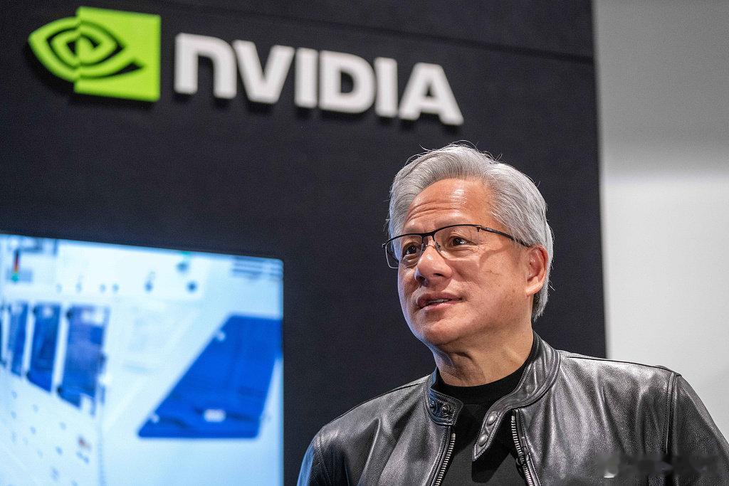 黄仁勋称人工智能安全至关重要黄仁勋称英伟达明年芯片销量将翻倍【英伟达CEO黄仁勋