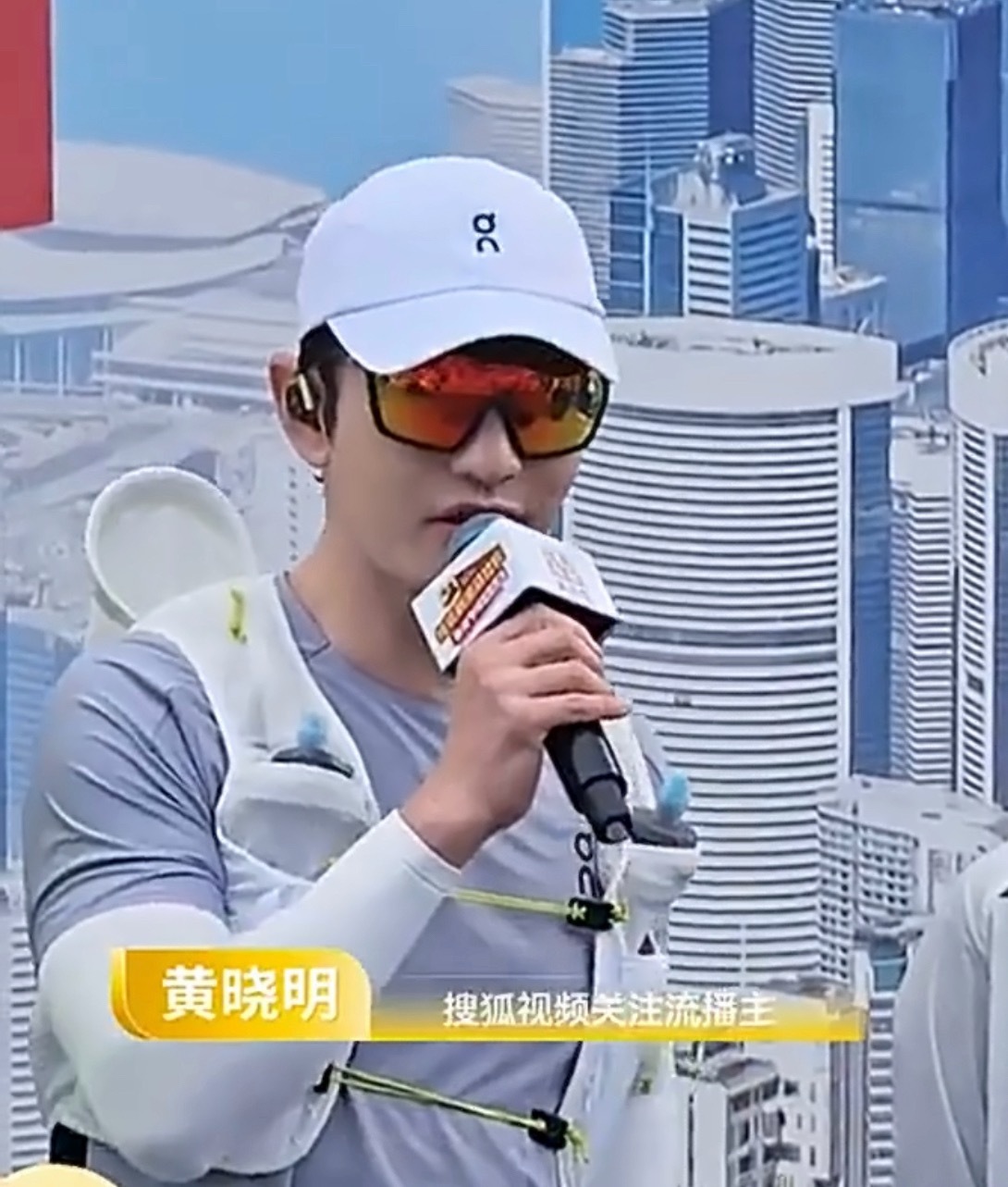 黄晓明黄宗泽林志玲阿sa同框黄晓明、林志玲、黄宗泽、阿sa同框🈶，帅哥美女对我