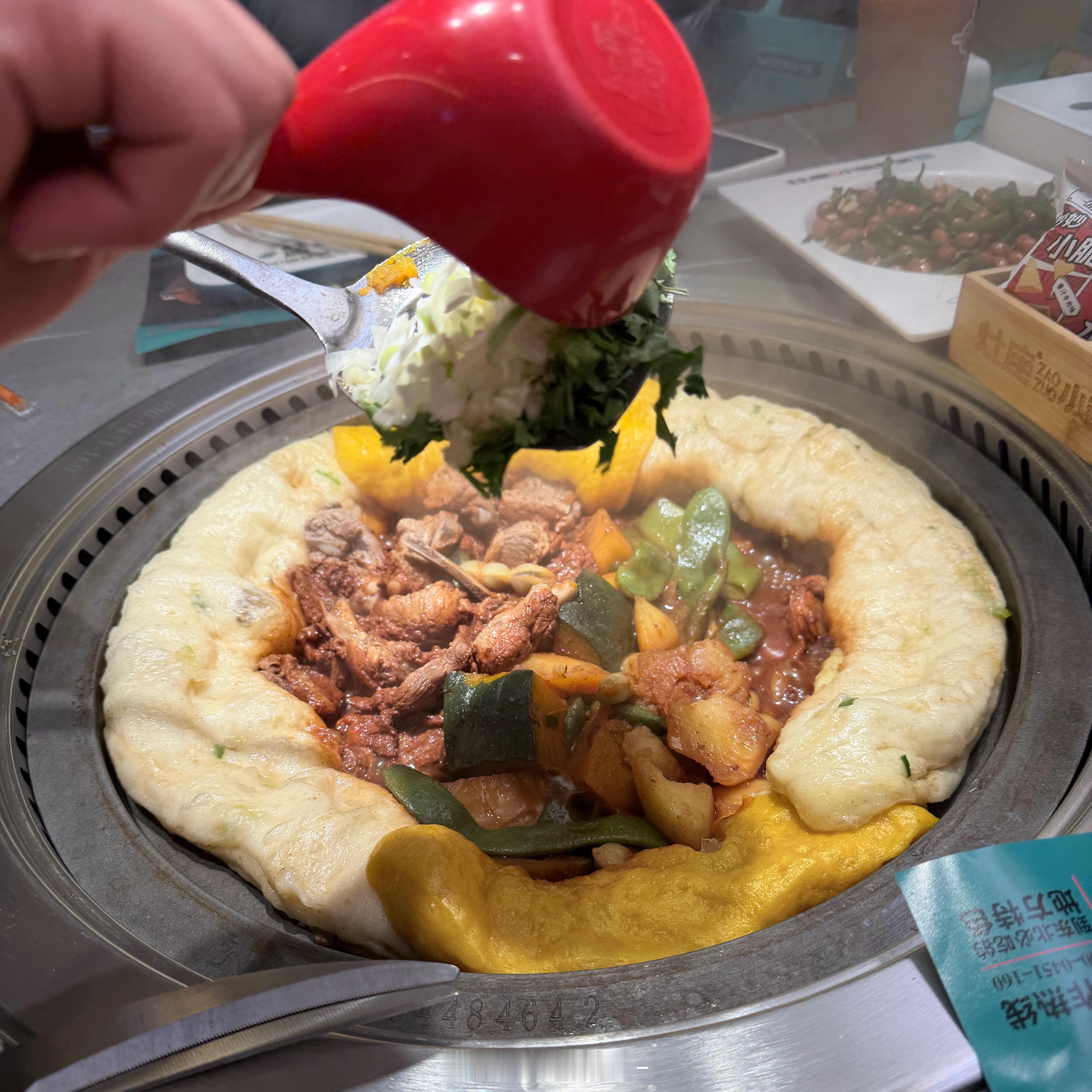 我上辈子应该是东北人，我好爱吃铁锅炖啊还有冻梨巨好吃不过第一次吃猪皮冻，没我想象