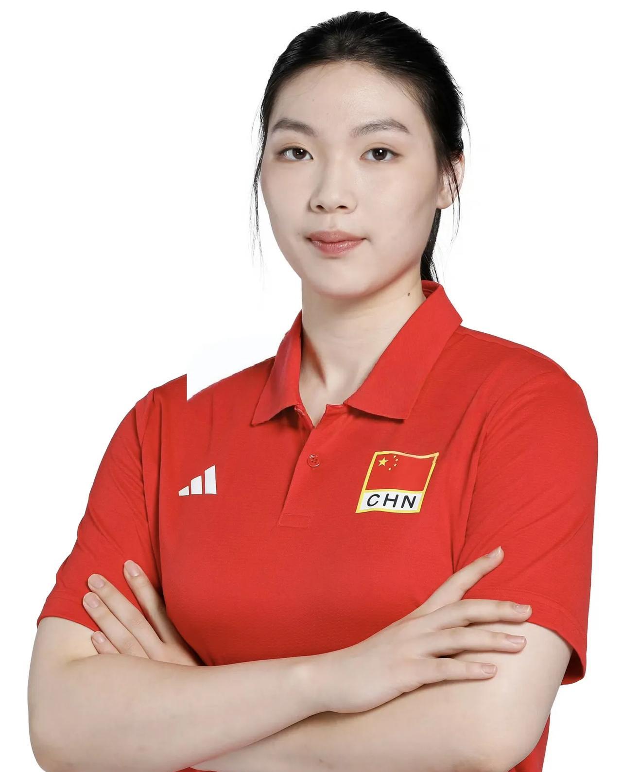 新组建的中国女排的二传里，我很看好张籽萱，这是一个有天赋的二传，技术水平很全面，