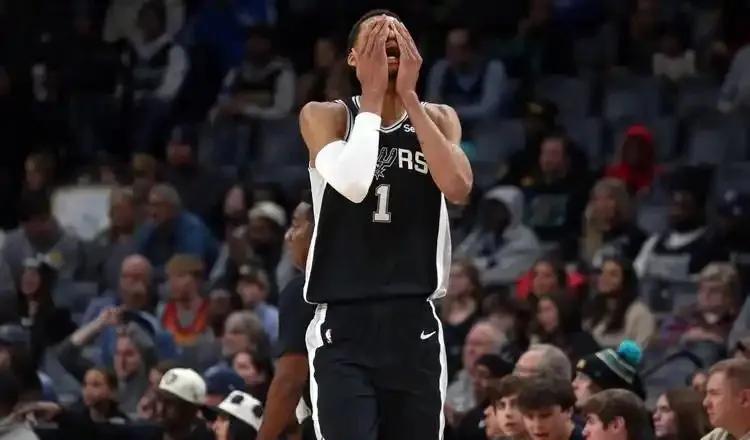 马刺超级新星文班亚马的防守确实太恐怖了！最近ESPN的专家们对NBA新赛季的最佳