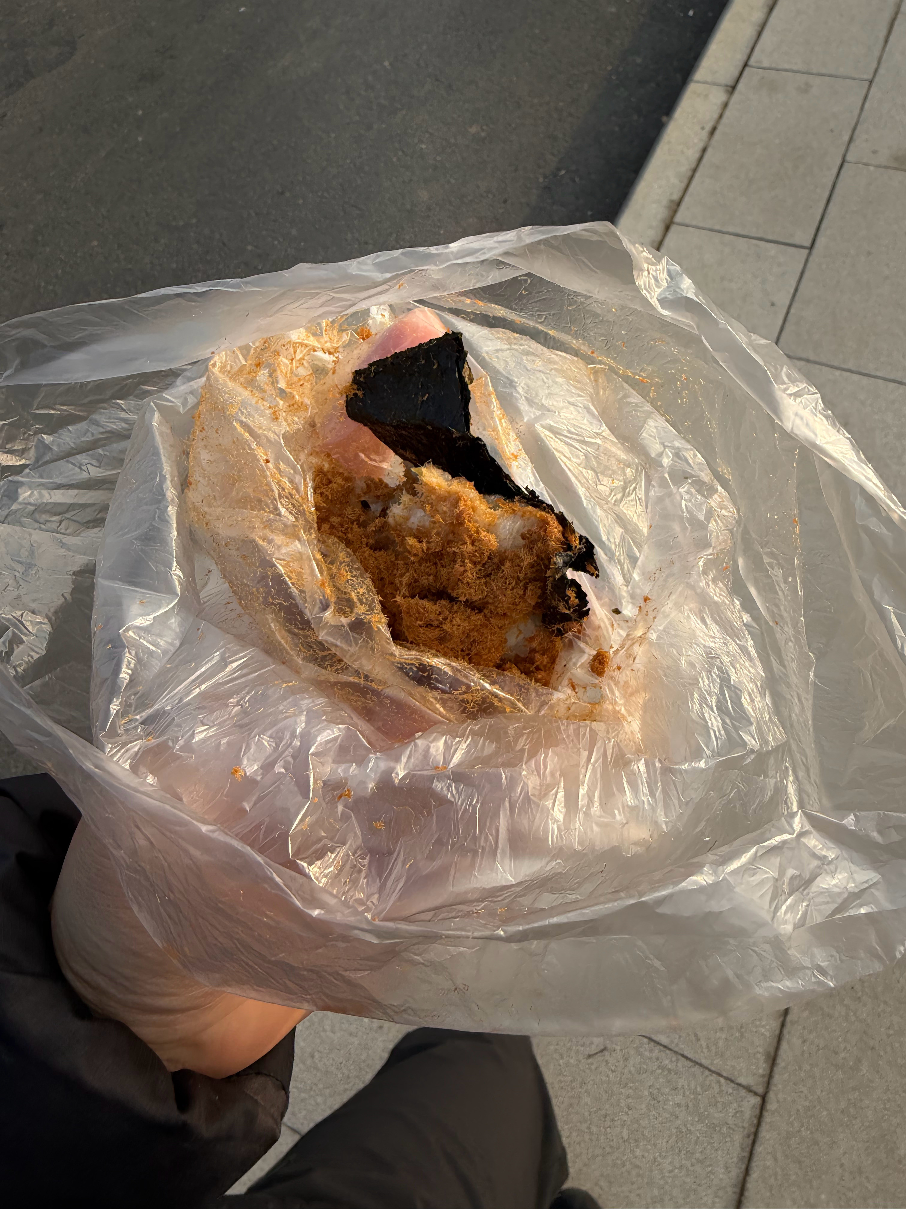 从没打过这么富裕的仗了，开封菜的饭团+汪总的肉松，最近一个多星期吃过最香的早餐，