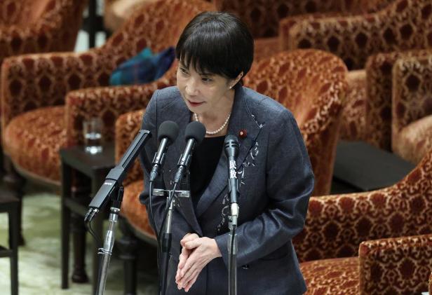 日本这次是真的要被彻底榨干了，连底裤都快输没了。日元汇率直接跌破了四十年的历史大