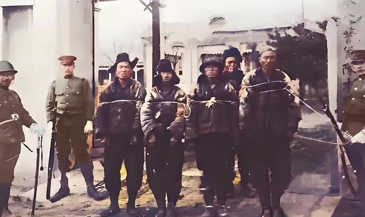 这张照片拍摄于上世纪三十年代（后期上色），日寇拍摄的目的是展示他们所谓的“胜利成