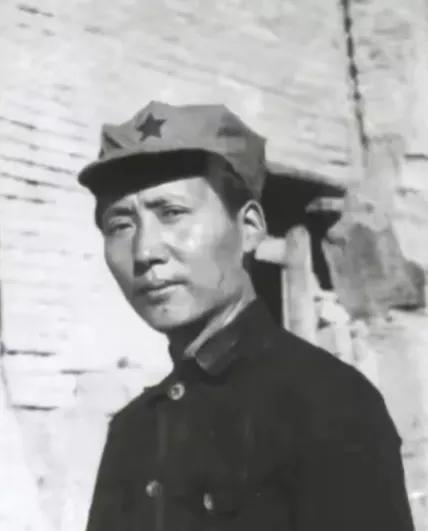 谁是红军的缔造者？追根溯源，人民军队最初是从毛主席带上井冈山那800壮士开始的，