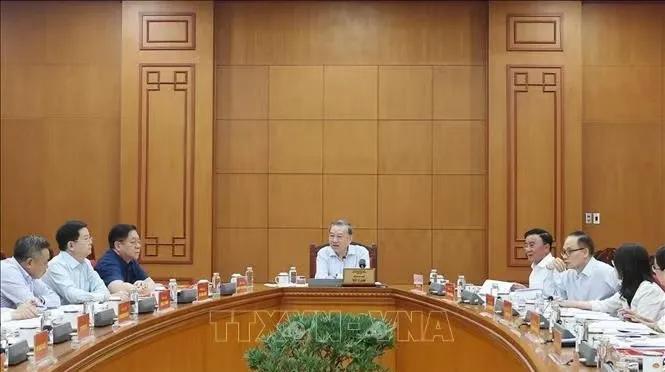 苏林亲自出席越南公安部新总部落成仪式，四驾马车仅苏林参加，说明了什么？参加仪式的