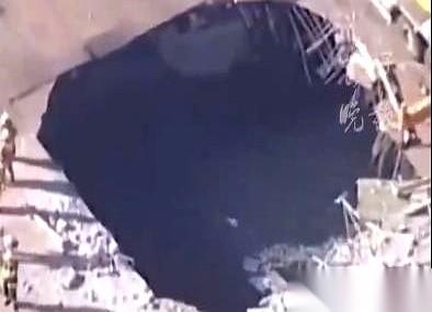 日本川崎的一家钢铁厂，拆个起重机，拆出了天大的事。一个500吨重的圆柱形铁疙瘩