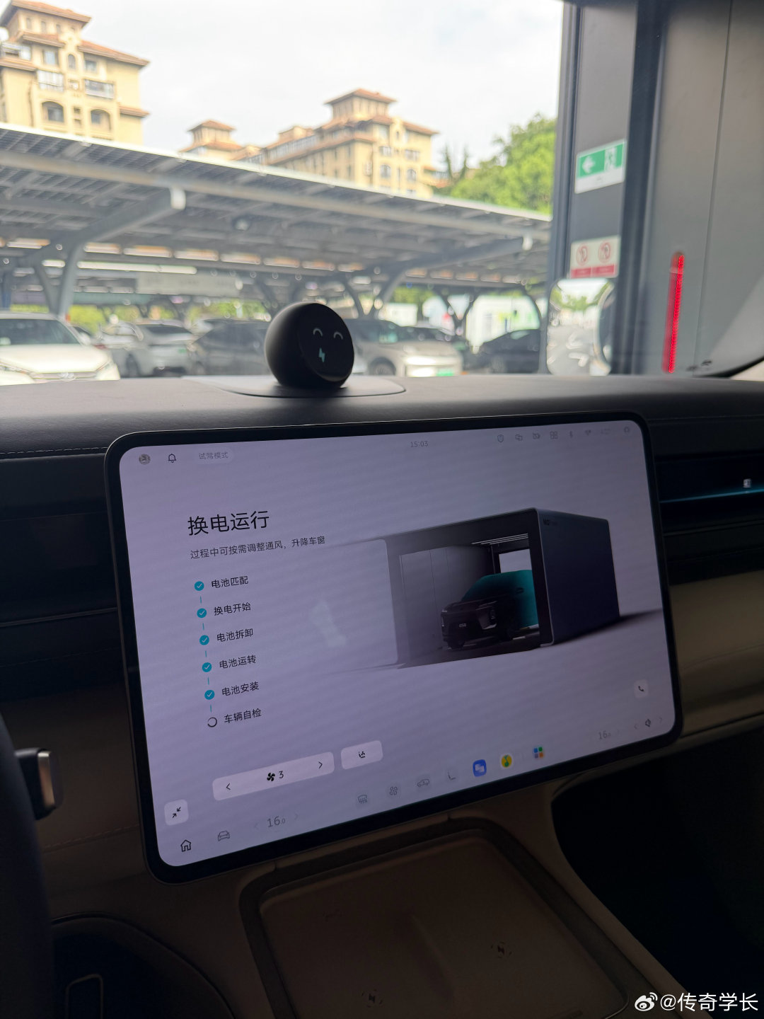 最近被冰箱彩电大沙发吸引了，去试驾了一下目前卖的非常火的蔚来ES8，销售小姐姐很热情，试驾过程介绍的
