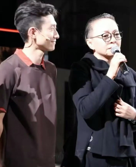 杨紫没想到宋丹丹也没有想到张一山沉寂的这几年，他没有闲着，而是不断的在努力提