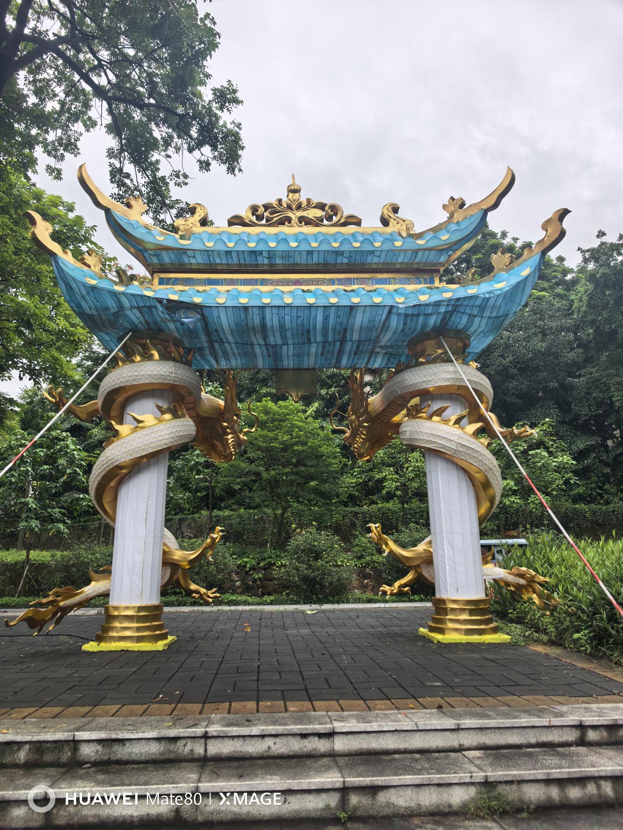 很久没去星湖景区七星岩了，今天去七星岩，看到这些，这么美丽的风景，干嘛搞这些东西
