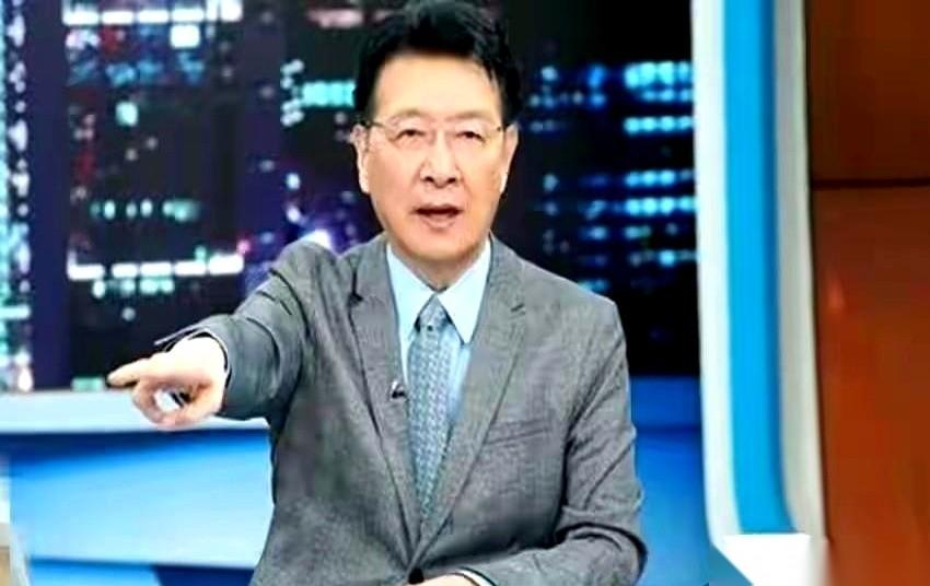 见过翻脸比翻书还快的，但真没见过像赵少康这么离谱的。前一秒把你捧上神坛，下一秒