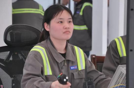 28岁211法学女生的逆袭，打了多少人的脸？李丽考公落榜，做实习律师收入微