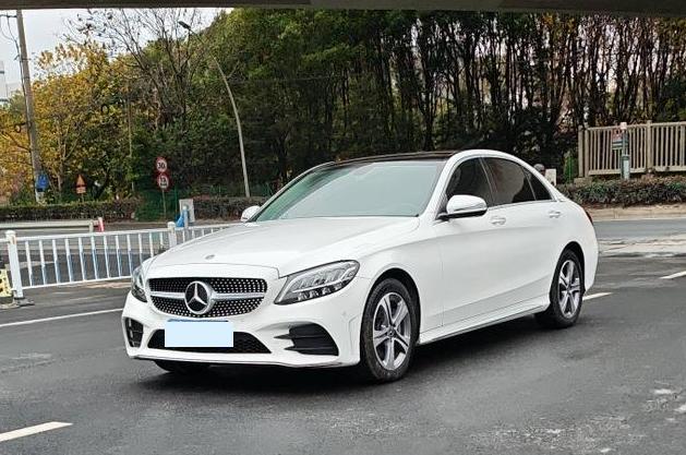 二手奔驰C级选购：别为虚荣交智商税，这几款才是真值得买二手奔驰C级只看标不看款