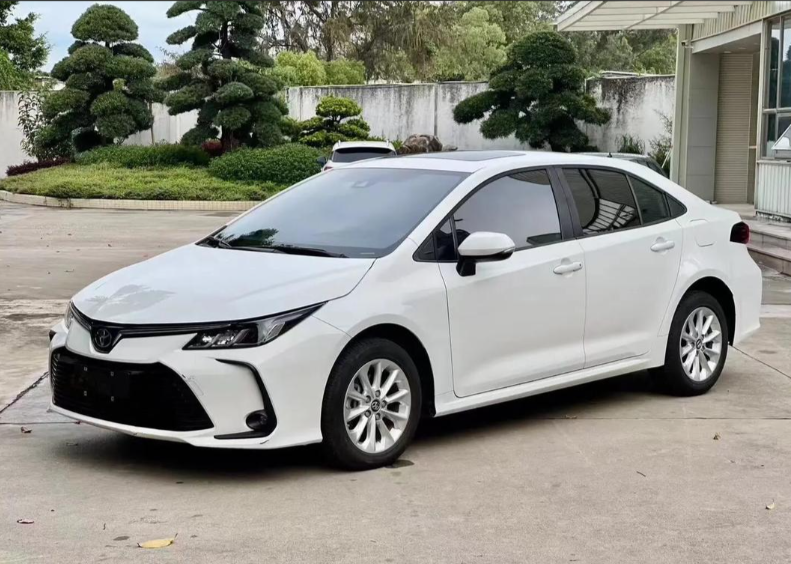 奔驰E级，卖了79年还在卖。