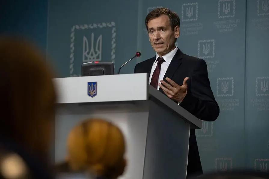 乌克兰最高拉达国防委员会成员韦尼斯拉夫斯基表示，俄乌冲突接近结束。这位极其乐观的