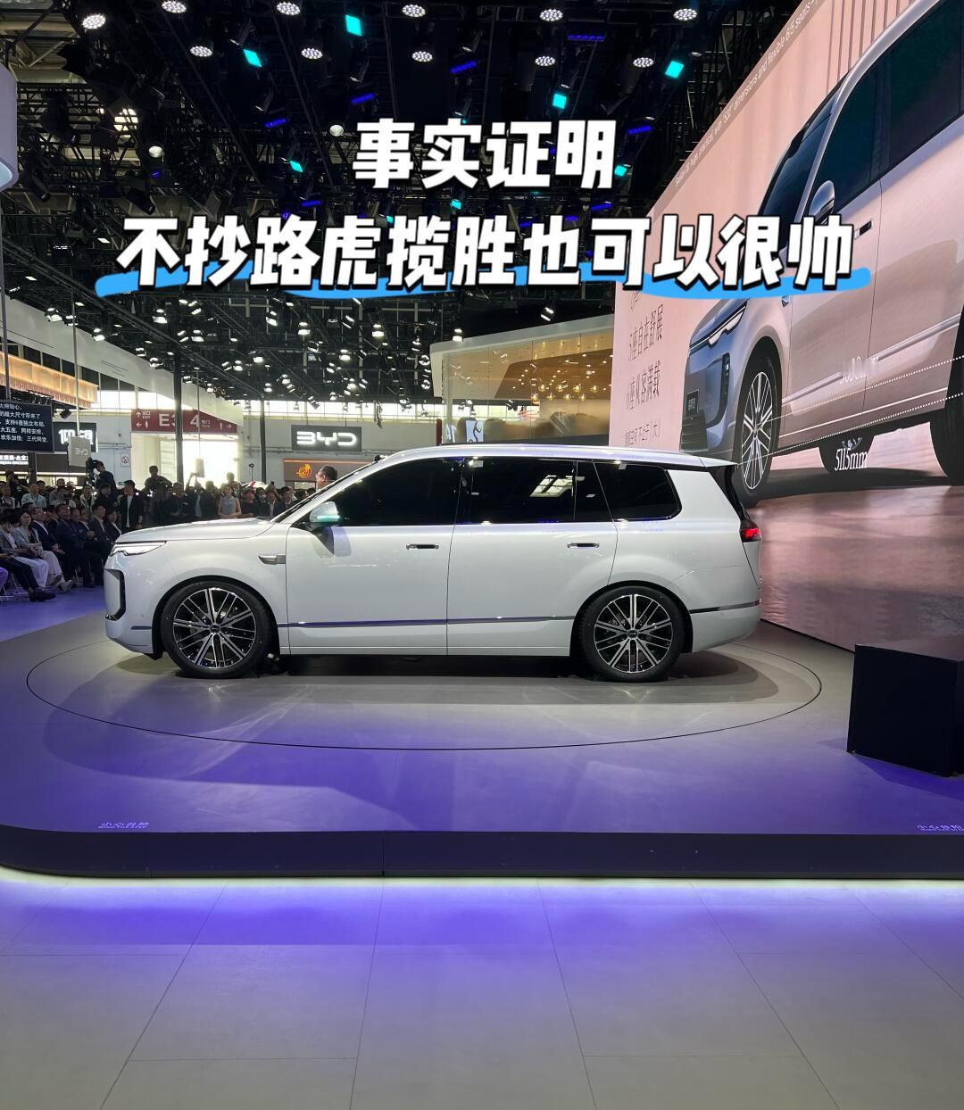 事实证明不抄路虎揽胜也可以很帅曾几何时但凡是大尺寸SUV侧面清一色都是平