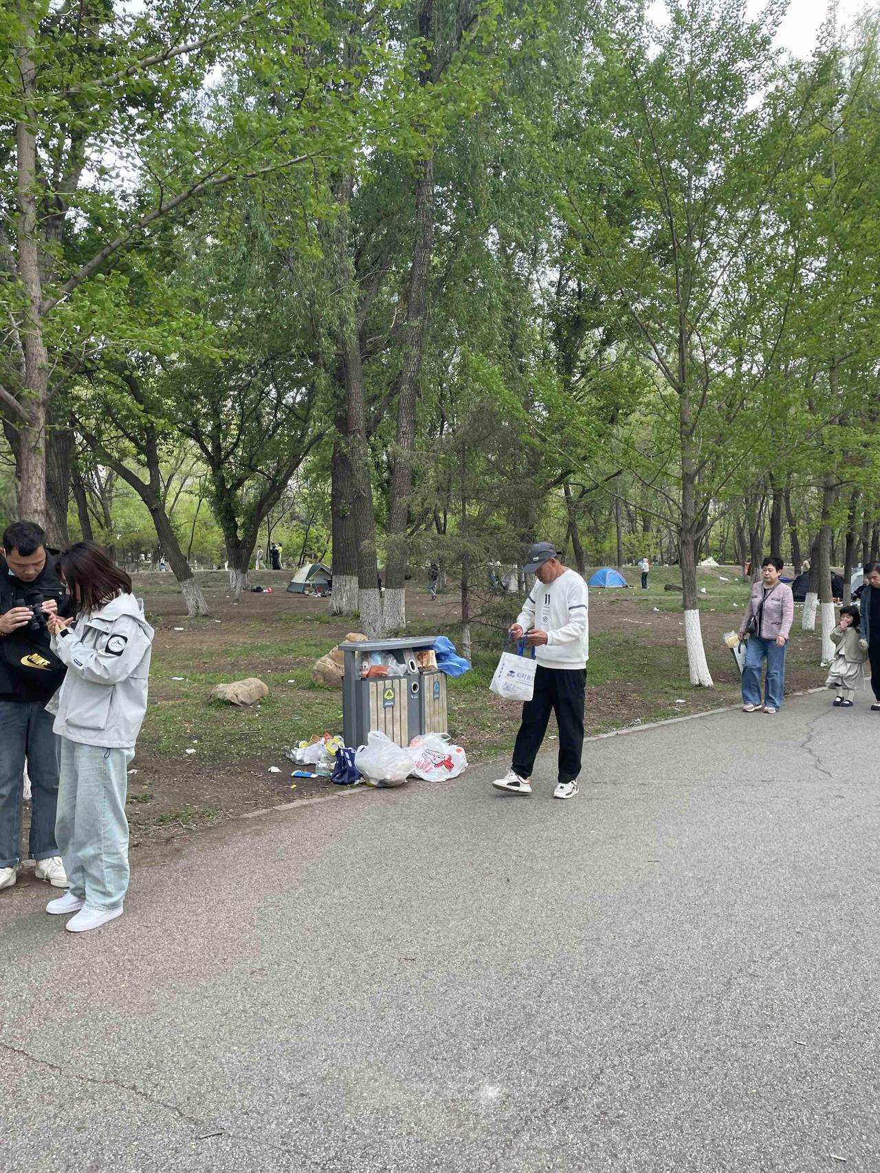 沈阳长白岛森林公园乱脏差！五一假期的第3天，我们来到了沈阳市长白森林公园。这里表