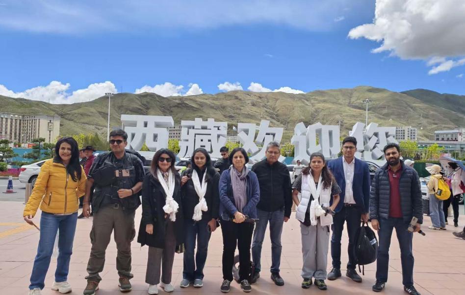 印度朝圣香客到达西藏地区，将会去冈仁波齐峰朝拜！博主可以不讳言的直说，这些印度朝