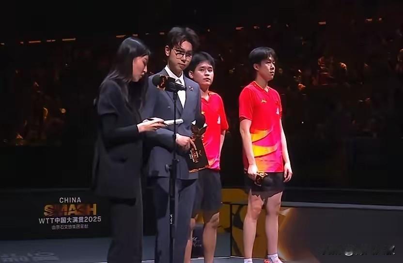 王楚钦的采访太尴尬了，明明这个主持人会英语，wtt还单独配了一个翻译，结