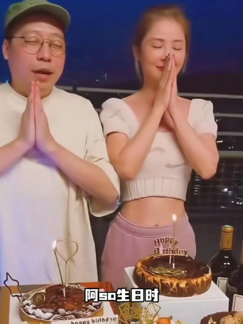 健身男教练看起来很吃香啊。这阿Sa也是公开了自己的新男友。零人没想到的是新男