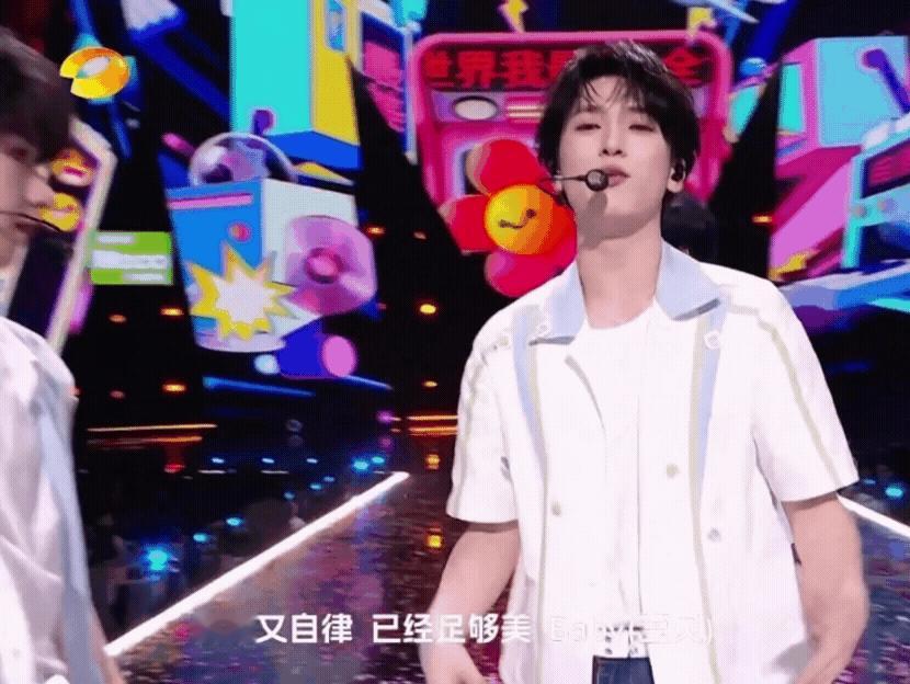 严浩翔歪头杀严浩翔ending神图严浩翔歪头杀，咱就说这个ending神图，谁