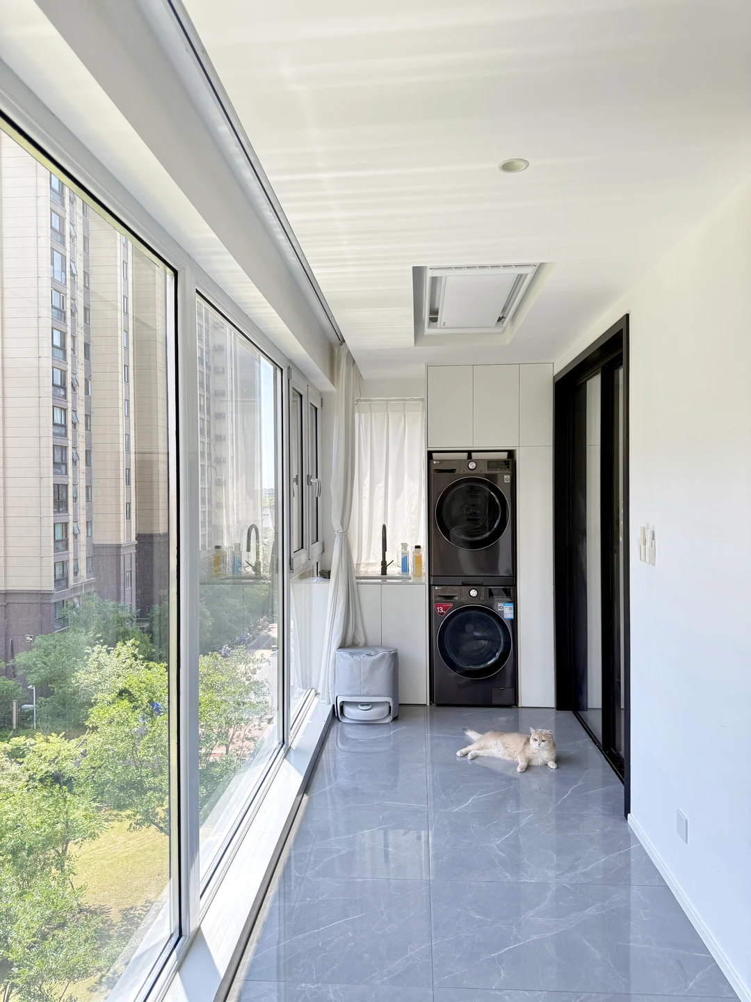 还好结婚了，不然五一假期还要出去约会！