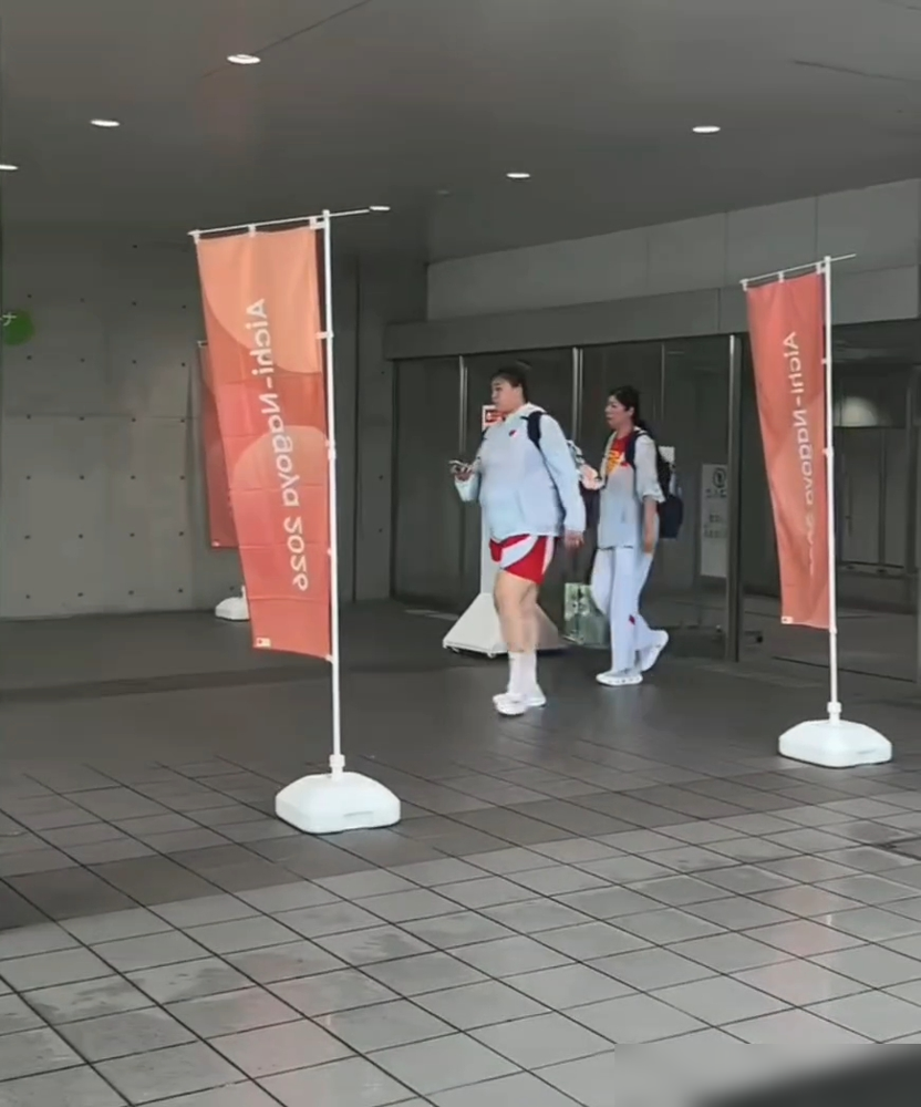 韩旭不在，亚运内线直接变天了。郑薇没犹豫，直接把大宝贝刘禹彤塞进名单，顶的就是韩旭那个坑。张子宇还在