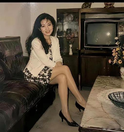 1990年代，那时候的美女膝盖都好干净