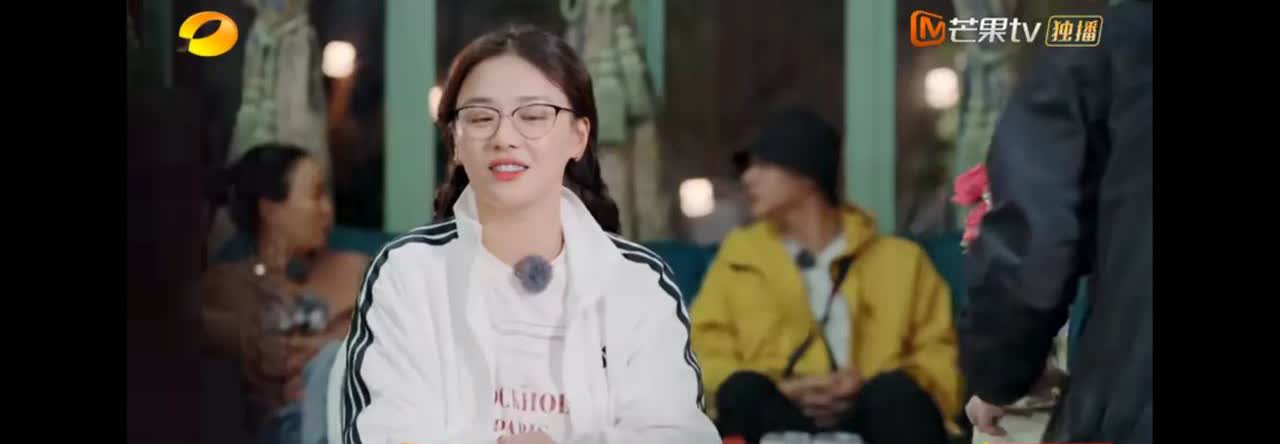 那英说话为什么老是给人不舒服的感觉呢？张晚意晕车晕的厉害。那英居然说人家