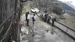 惊不惊喜意不意外！我以为会是无人机掉下来，结果你叁人掉了[捂脸哭][捂脸哭]