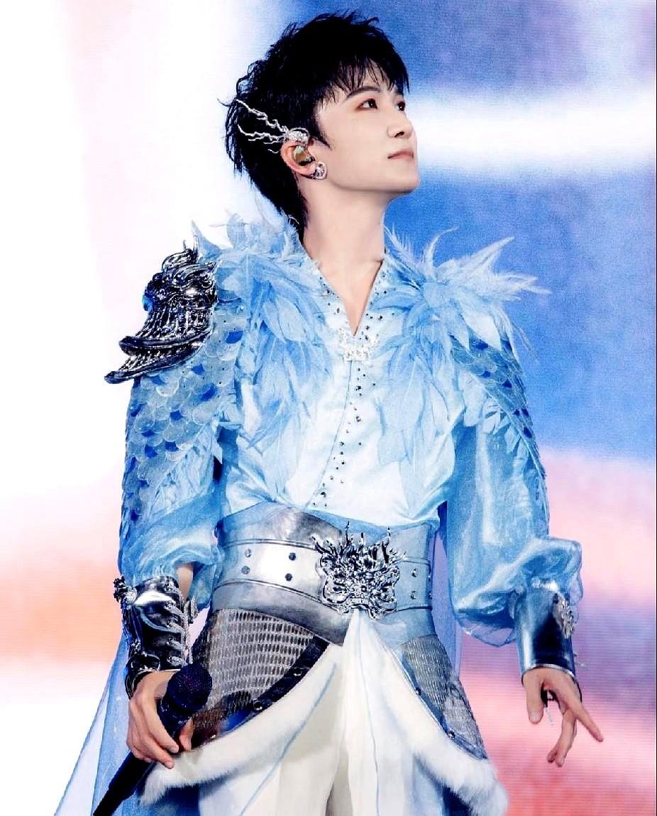 韩红捐款我不意外，张柏芝捐我也不意外，最让我意外的是，没想到周深竟然又向基金会捐