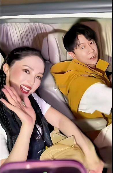 般配得让人感觉是原配，这大概就是爱情的模样吧！​​​