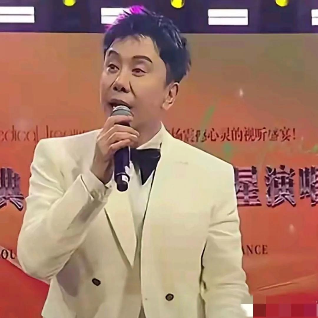 哇塞，那个年轻时与杨钰莹一起被誉为金童玉女的金童毛宁变得快认不出来了：虽然身材没