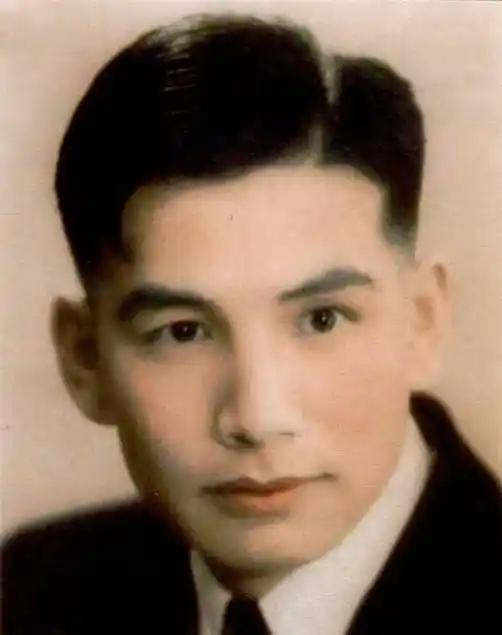 1947年，张灵甫在覆灭前，让高级将领全部自杀，副参谋长李运良装作要自杀，他跑到