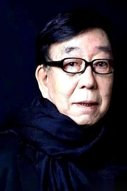 说出来你可能不信，给《西游记》写出那一整套神仙配乐的作曲家，许镜清。他拿金曲奖