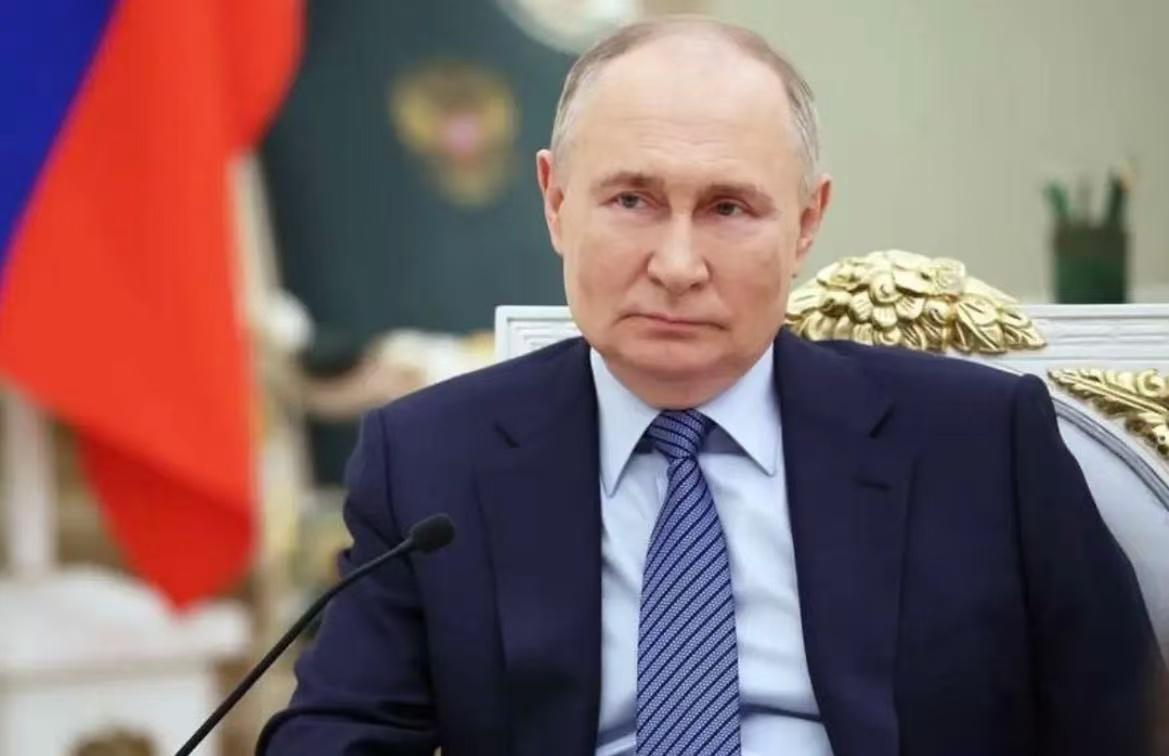 莫斯科再响防空警报！俄罗斯击落无人机，乌军“蜂群战术”直击俄本土软肋，战争升级背后的血淋淋代价