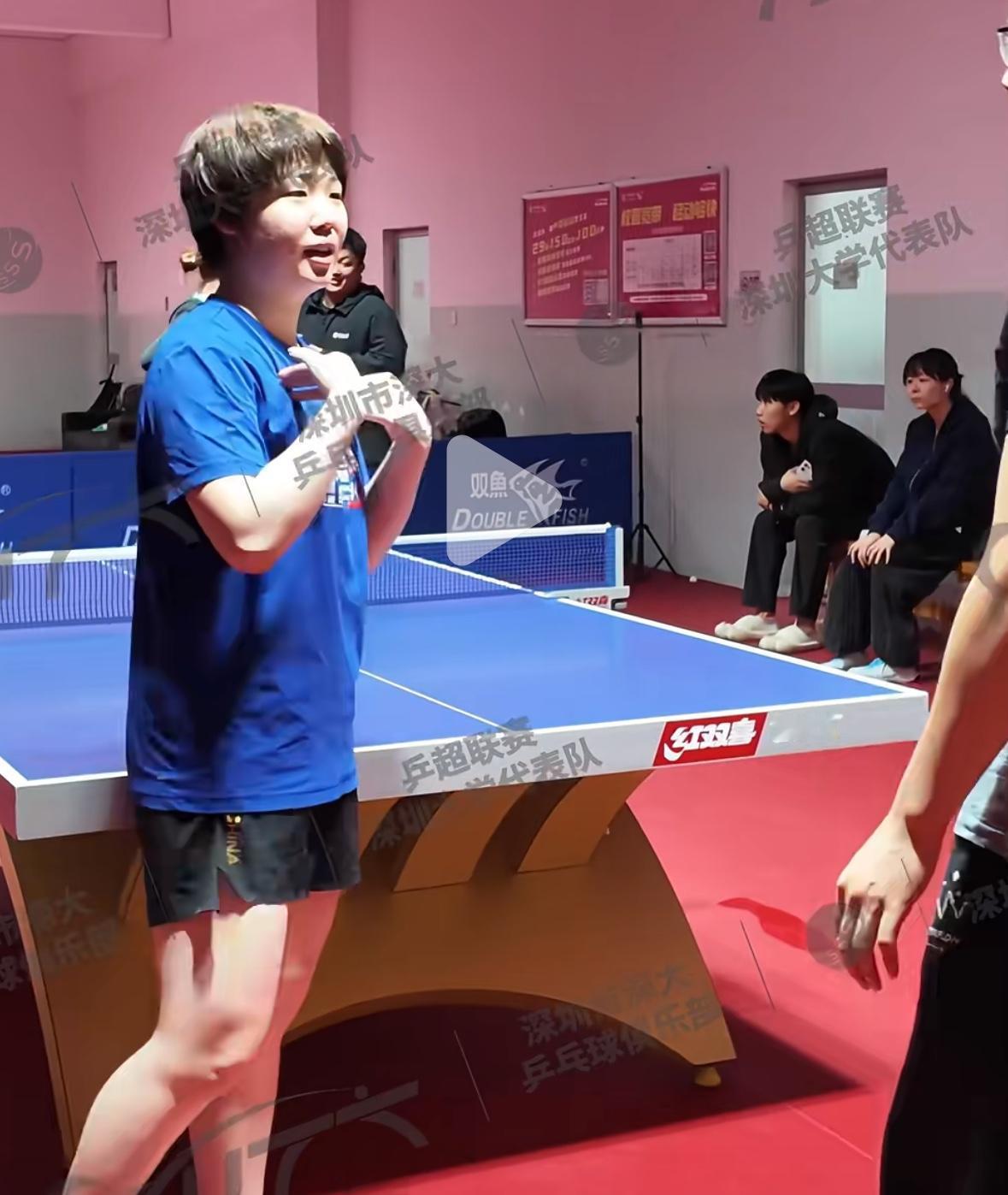 12月21日蒯曼备战乒超联赛总决赛乒超总决赛下周就要开赛，蒯曼覃予宣已经到