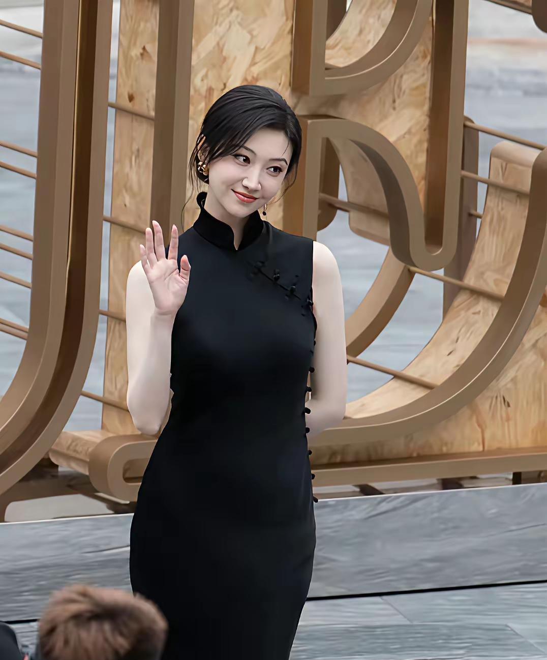 如果世界上有后悔药第一个要去买的应该就是景甜了原因是景甜万万没想到，就是因为