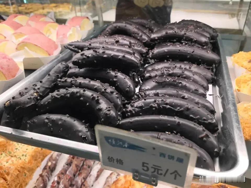 谁能想到，大学食堂一款甜品，凭实力靠颜值火出了圈！最近有学生晒出食堂的巧克