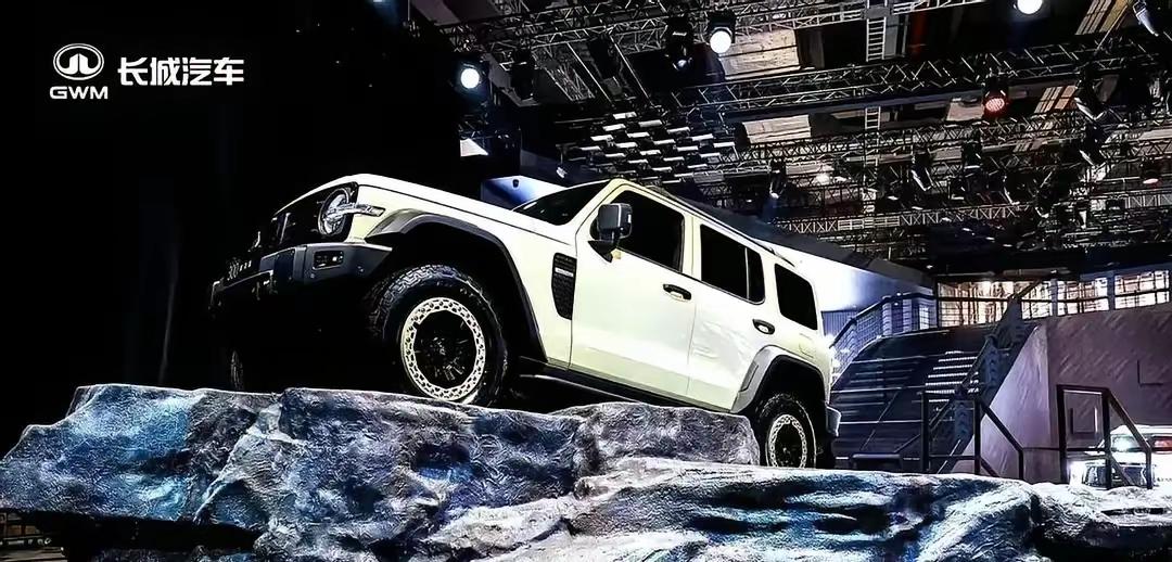 长城这台33万的六缸越野车一出，算是把场子给点着了。按说，3.0TV6，前