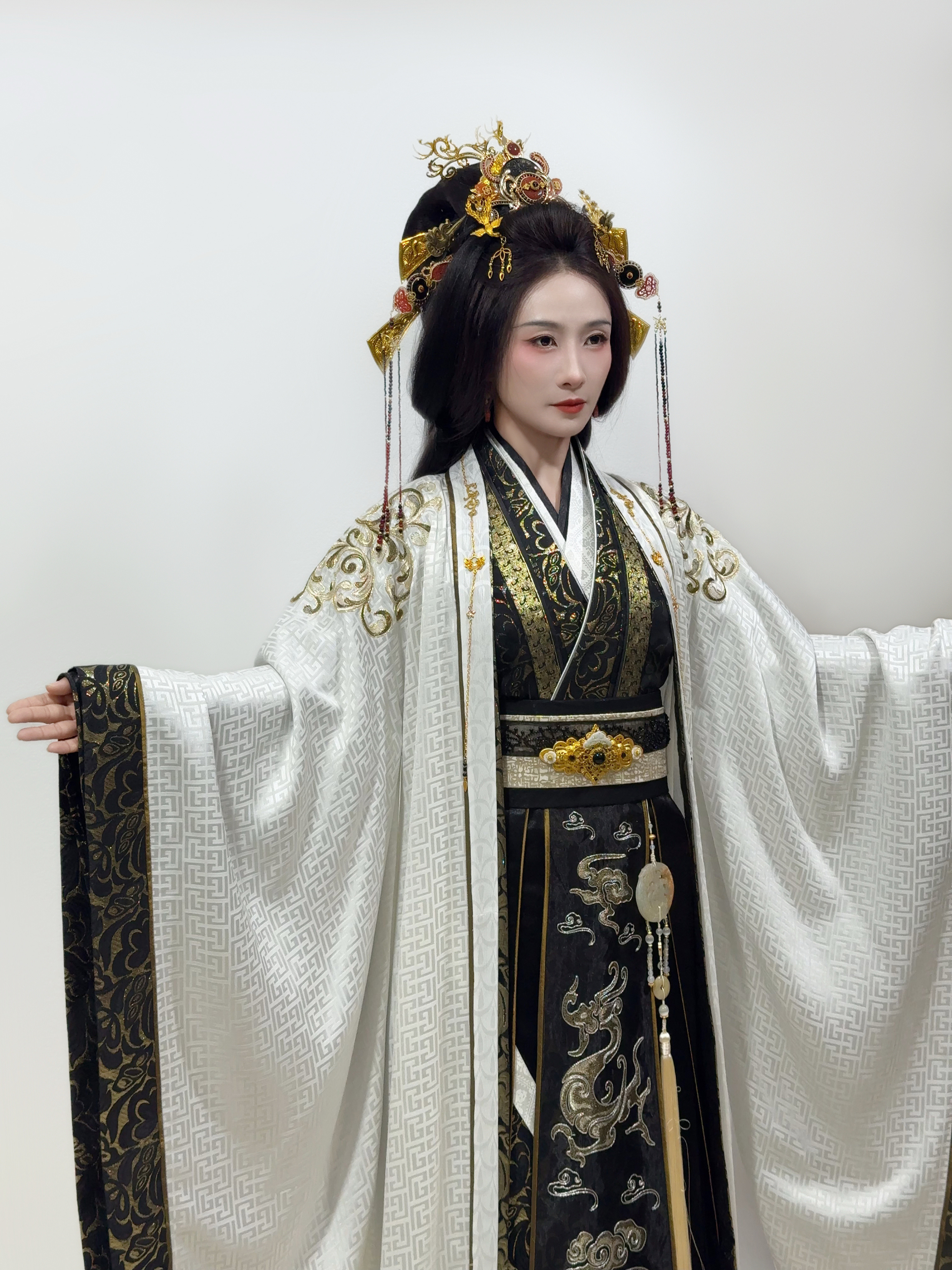 安陵容终于熬成太后了当年看甄嬛传的时候真的替安陵容意难平，现在好了，她终于熬成