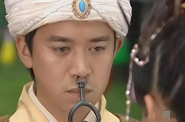当年那些造型够雷人的，为啥就没人吐槽呢？大家知道这部是啥剧吗？古装剧造型对比