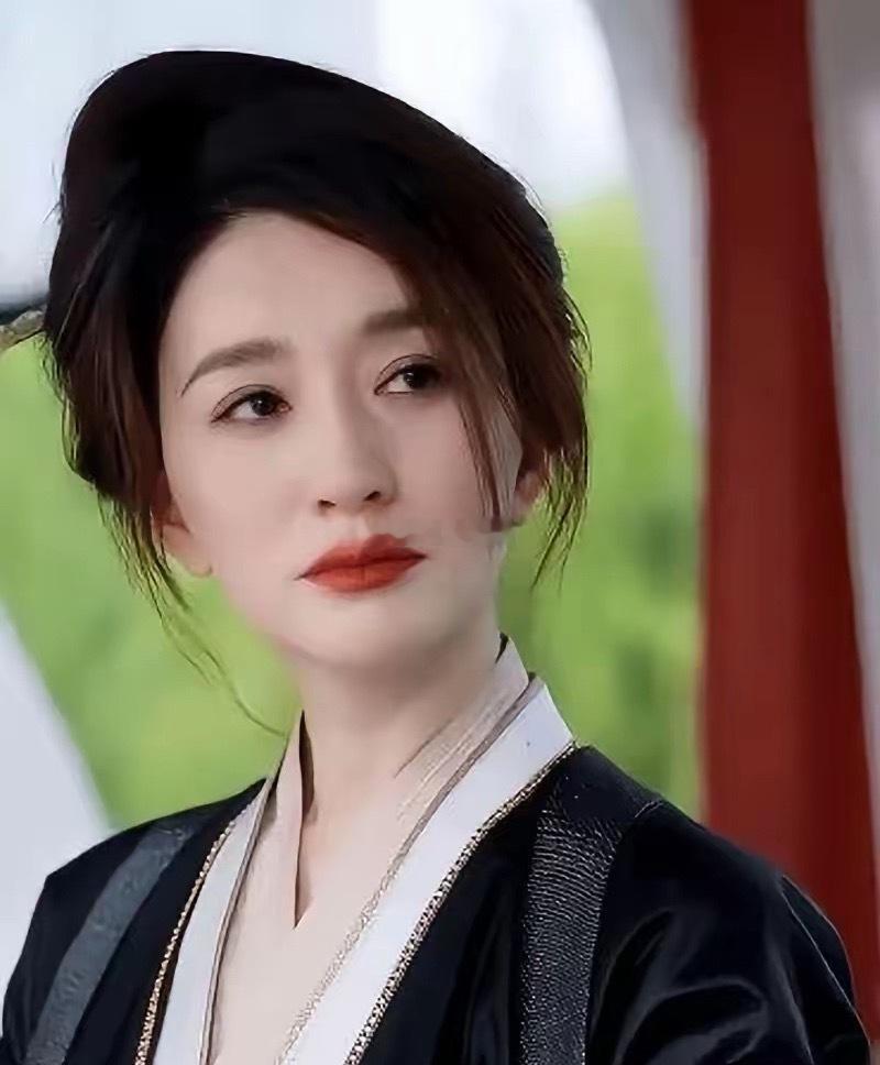 面相是骗不了人的，网友之前看李小冉，好像全都对上了。之前就有网友说，李小冉这个人